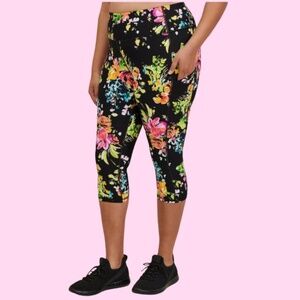 Torrid Capri Side Pocket Active Legging – Black and Floral – Size 4 (NWT)
